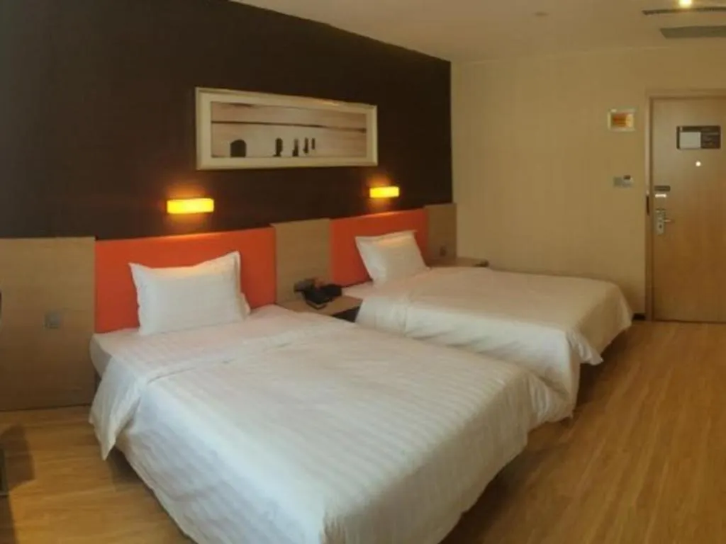 Iu Hotel Wujiang Huadong Business City Tongli Su-čou 2*,
