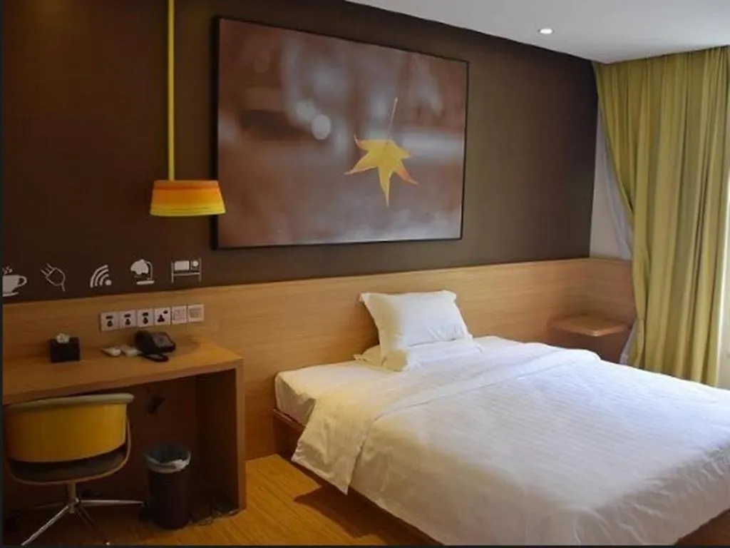 Iu Hotel Wujiang Huadong Business City Tongli Su-čou 2*,  Čína